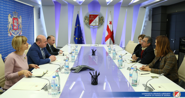 ფინანსთა მინისტრი ნოდარ ხადური შპს „აჭარისწყალი ჯორჯიას“ ფინანსურ დირექტორს შეხვდა
