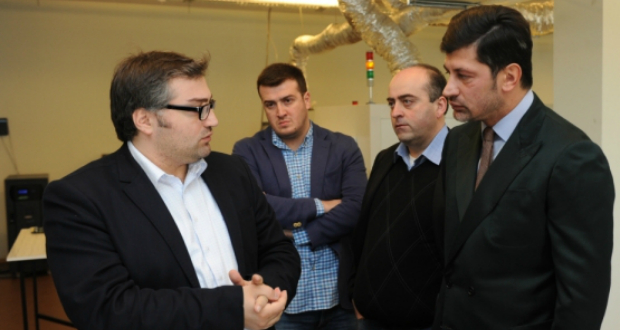 შეიძლება გარკვეულ ადამიანებს სხვა დამოკიდებულება ჰქონდეთ ჩემს მიმართ, ეს მათი უფლებაა. მიუხედავად პოლიტიკური შეხედულებებისა, მე ყველას ენერგეტიკის მინისტრი ვარ. შესაძლოა, ვიღაცას მოსწონდეს კალაძე,